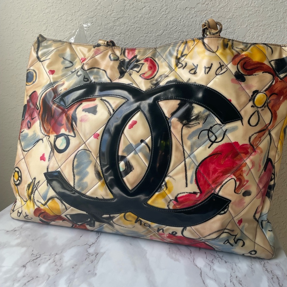 Authentic Chanel Vintage Graffiti Sketch Print XL Tote Bag. Rare Hawaii Limited